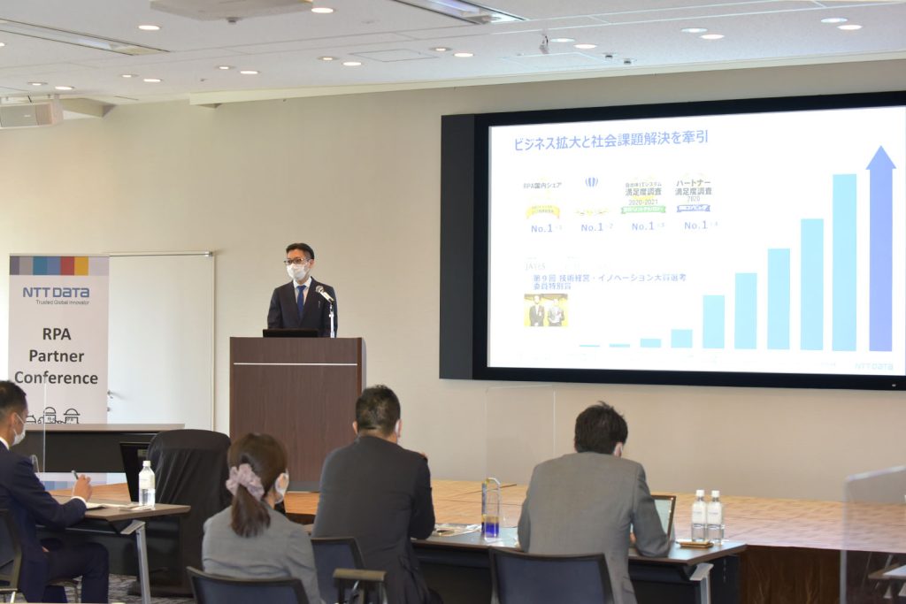 鈴木課長からは前年度のビジネスの振返りと今後の取り組みを説明